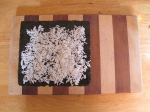 Spread a bit of cooked jasmine at room temperature.